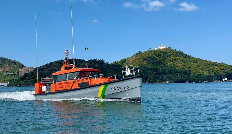 Marinha amplia segurança marítima com nova lancha de resgate