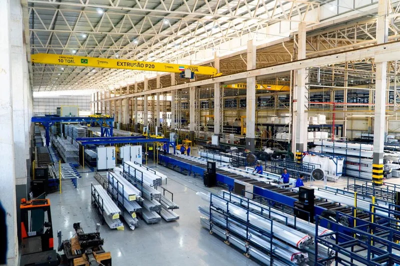 Perfil Aluminio preve crescer 25% em 2025 e reforça lideranca industrial capixaba