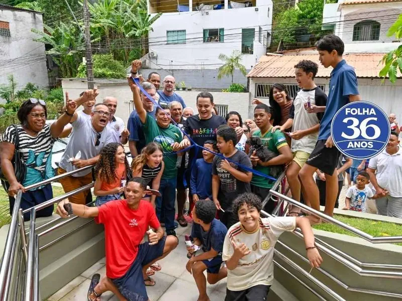 Vitoria entrega nova praca e obra de contencao no bairro Universitario
